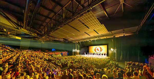 Труппа Shen Yun World Performing Arts преодолела угрозы во время тура по Франции