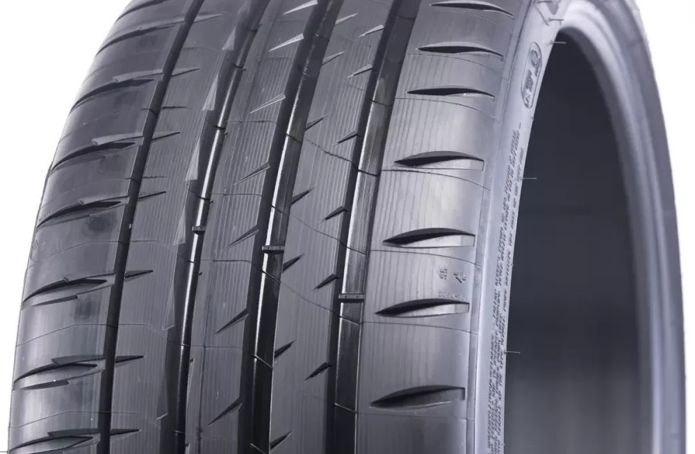 Зліт та падіння літньої гуми Michelin Pilot Sport 4S