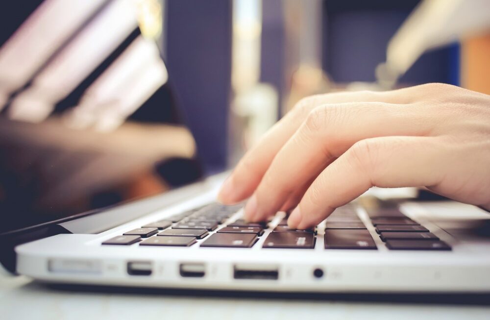 Як не стати жертвою онлайн-шантажу: Поради для захисту