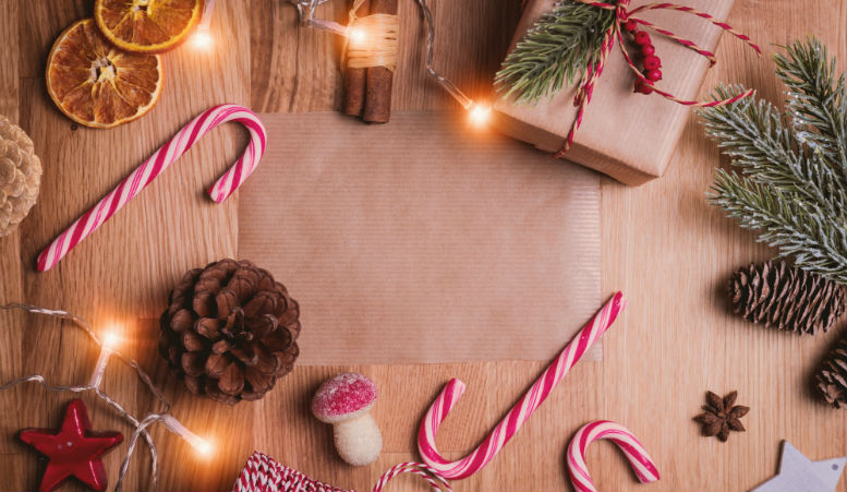 Листівка, що пахне святом: чому друковані привітання з Новим роком повертаються