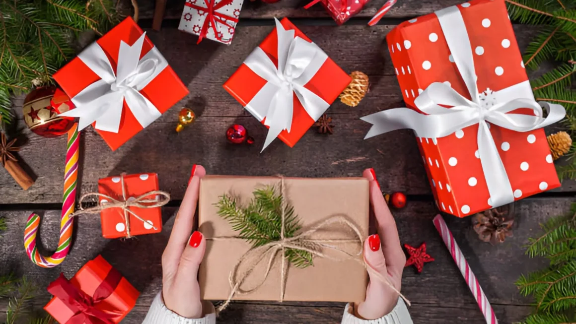 В чем выгода покупки новогодних сладких подарков оптом