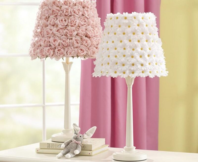 Абажур має значення - стиль, форма і магія м'якого світла настільної лампи